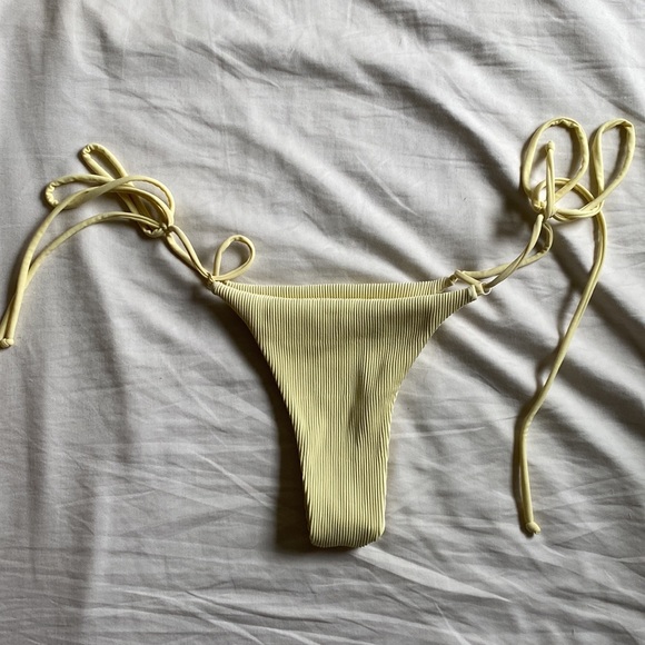 Yellow tie bikini - Picture 4 of 5